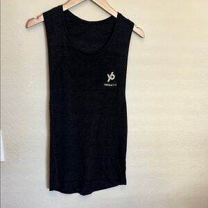 Black Yoga Six tank size M
